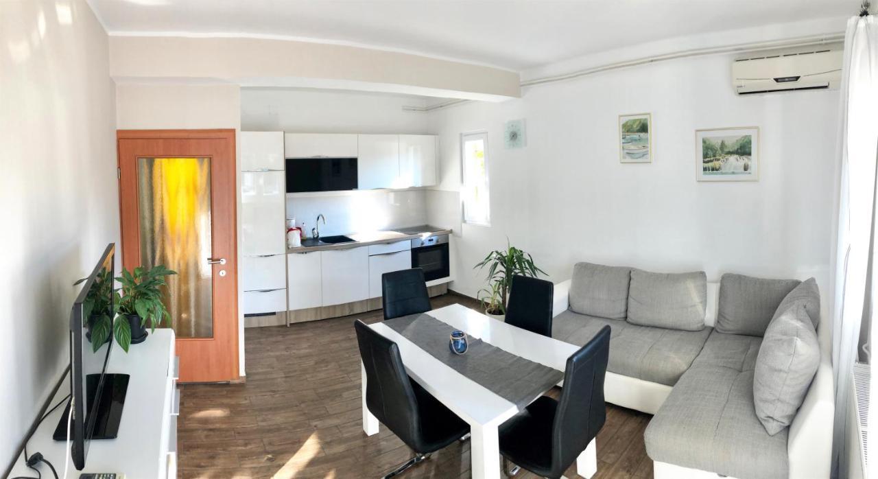 Apartments & Rooms Formenti Skradin Esterno foto