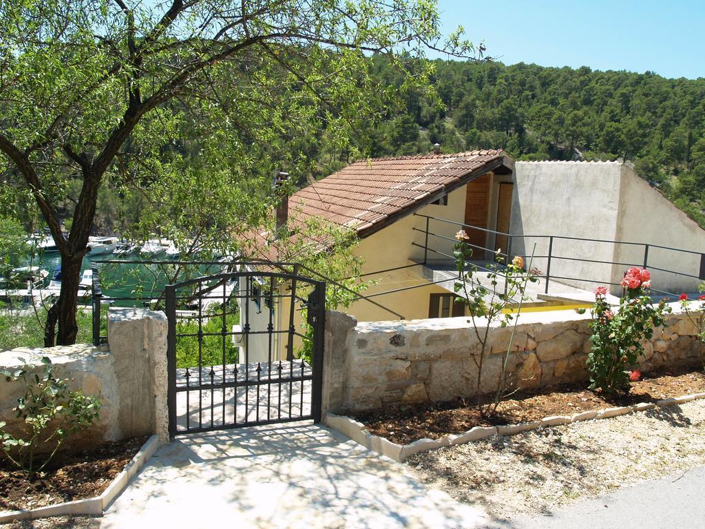 Apartments & Rooms Formenti Skradin Esterno foto